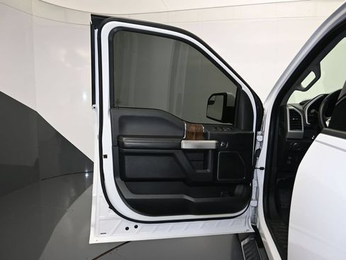 Used 2019 Ford F150 Lariat w/ Trailer Tow Package RWD image 10