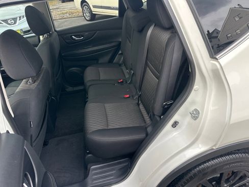 Used 2017 Nissan Rogue SV image 14