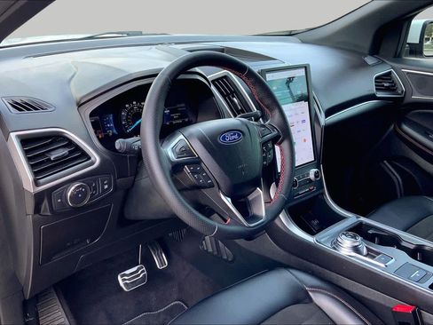 Used 2022 Ford Edge ST-Line w/ Cargo Accessory Package AWD/4WD image 18