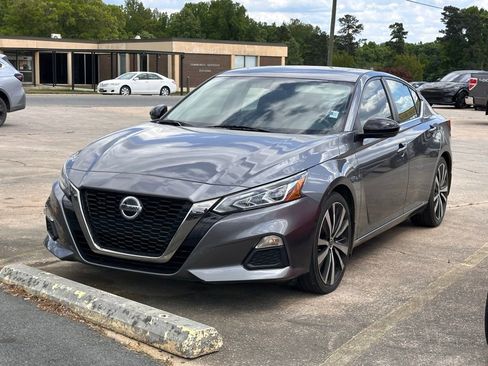 Used 2019 Nissan Altima 2.5 SR w/ SR Premium Package FWD image 2
