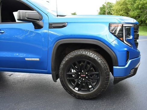 Used 2023 GMC Sierra 1500 Elevation AWD/4WD image 3