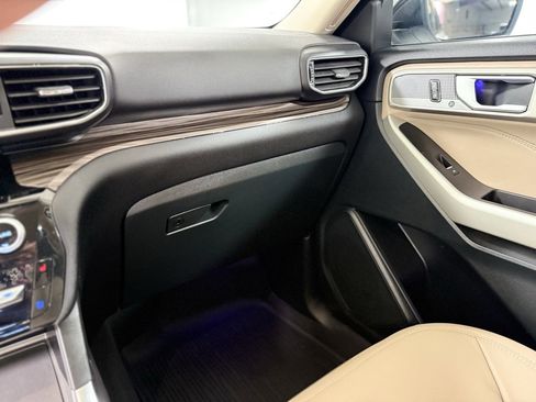 Used 2023 Ford Explorer Limited w/ Equipment Group 301A image 16