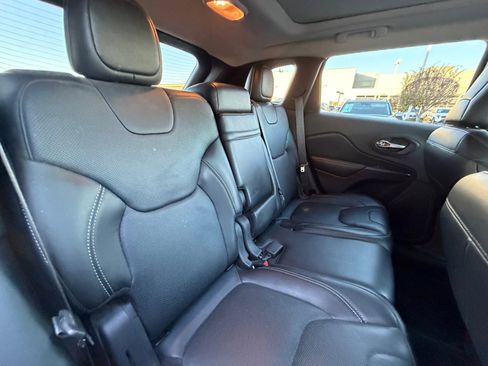 Used 2015 Jeep Cherokee Limited w/ Luxury Group image 18