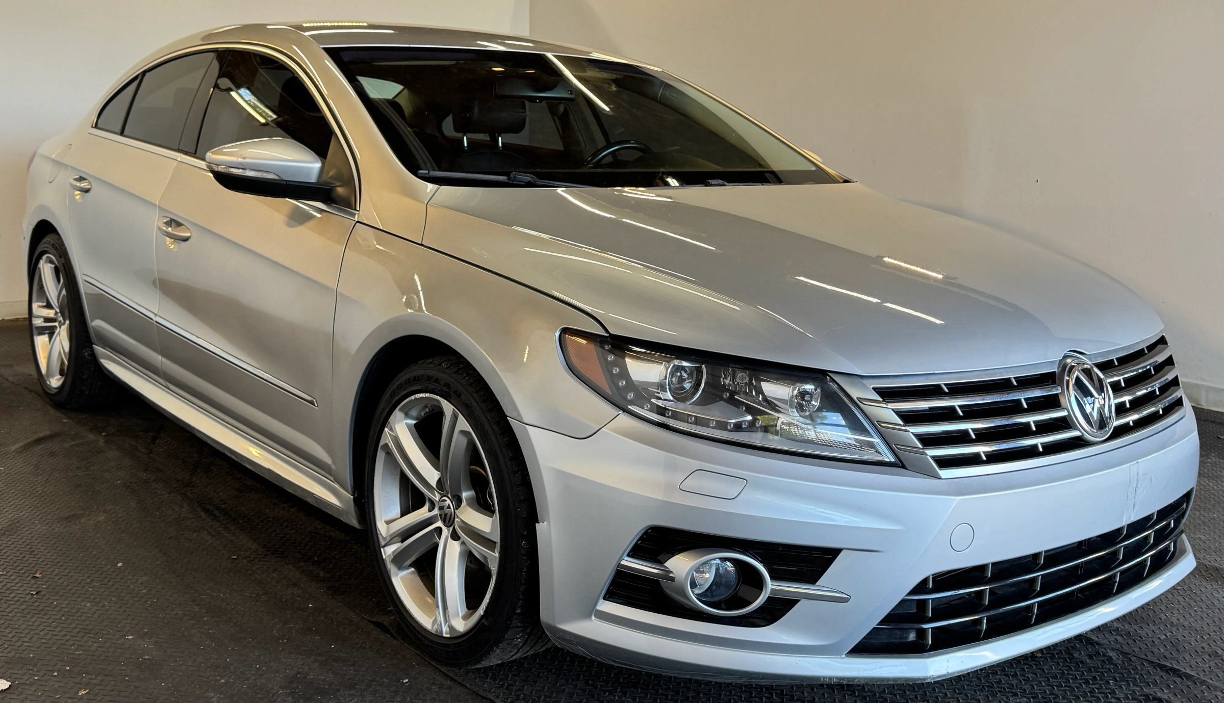Used 2015 Volkswagen CC R-Line FWD image 4
