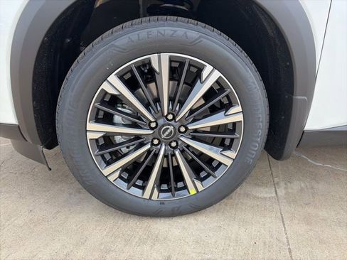 New 2026 Nissan Pathfinder Platinum image 8