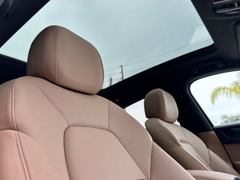 Certified 2022 Porsche Cayenne Platinum Edition image 17