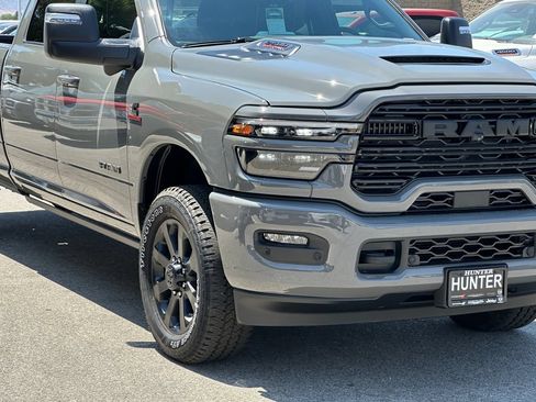 New 2026 RAM 2500 Laramie AWD/4WD image 9