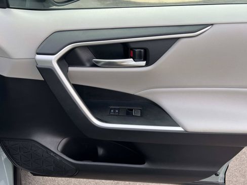 Used 2022 Toyota RAV4 XLE Premium FWD image 14