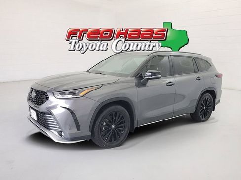 Used 2024 Toyota Highlander XSE FWD image 1