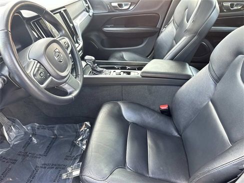 Used 2019 Volvo S60 T6 Momentum w/ Multimedia Package image 24