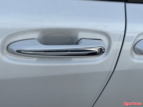 Used 2021 Toyota Sienna XLE image 10