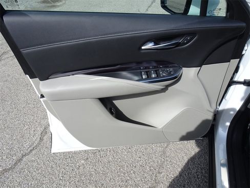 Certified 2022 Cadillac XT4 Luxury w/ Cold Weather Package image 10