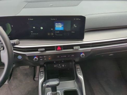 Used 2024 Kia Sorento S FWD image 17