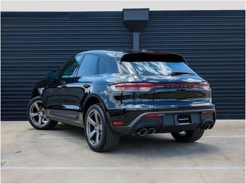 Certified 2025 Porsche Macan image 3