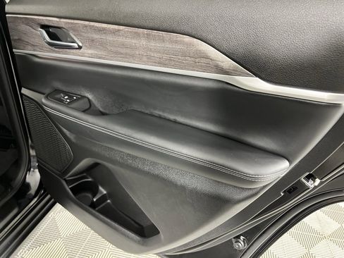 Used 2024 Jeep Grand Cherokee L Limited w/ Black Appearance Package image 33