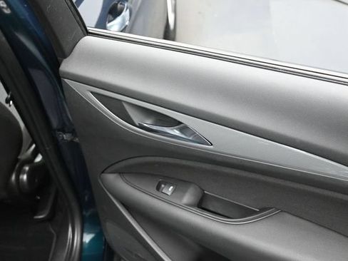 Used 2018 Buick Regal Preferred FWD image 31
