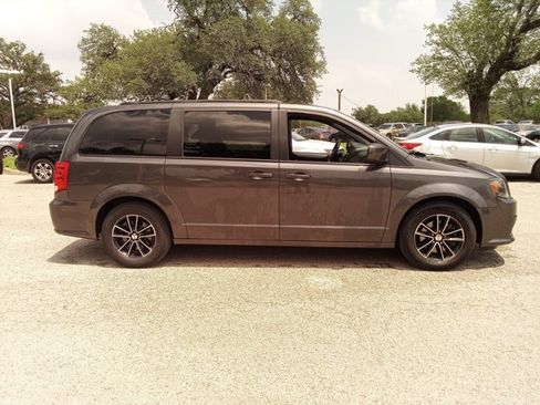 Used 2018 Dodge Grand Caravan GT FWD image 4