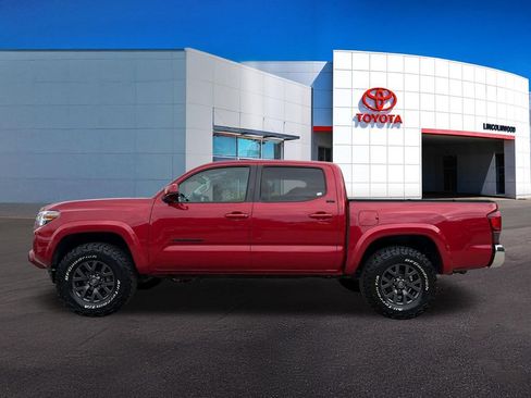 Used 2021 Toyota Tacoma SR5 AWD/4WD image 13