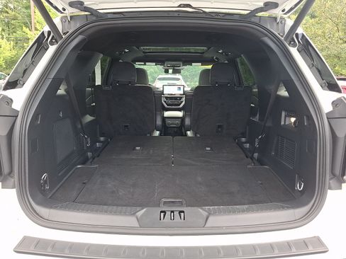 Used 2025 Ford Explorer ST AWD/4WD image 31