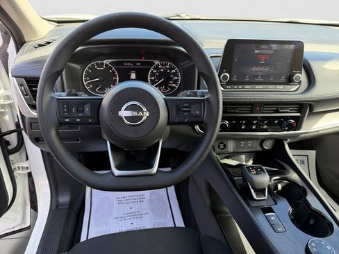 Used 2024 Nissan Rogue S AWD/4WD image 10