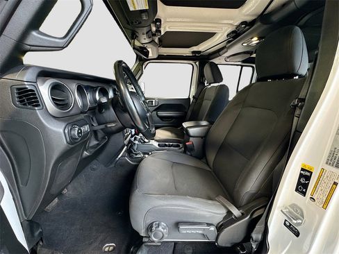 Used 2021 Jeep Gladiator Willys image 13