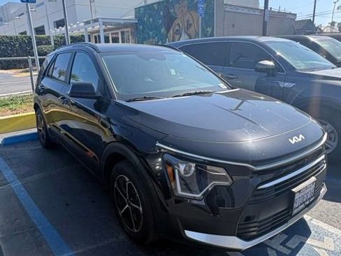 Used 2025 Kia Niro EX FWD image 2