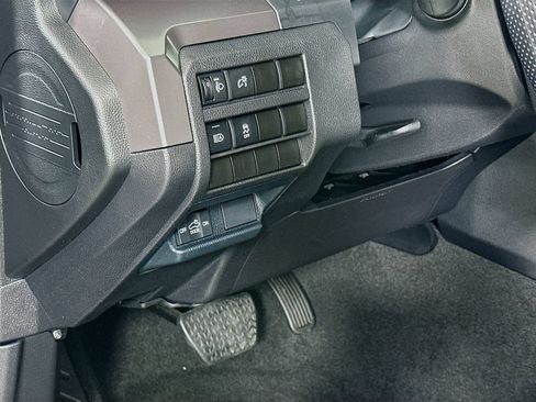 Certified 2026 Toyota Tacoma SR5 AWD/4WD image 10