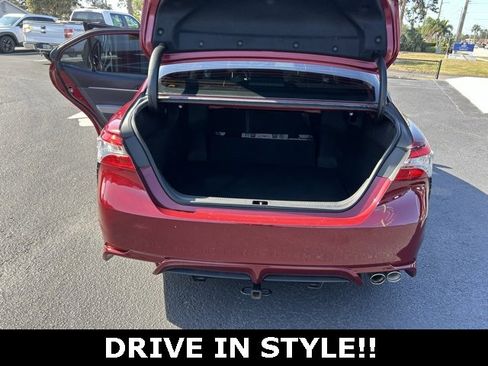 Used 2018 Toyota Camry SE image 16
