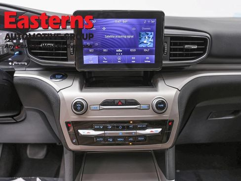 Used 2022 Ford Explorer XLT w/ Equipment Group 202A AWD/4WD image 12