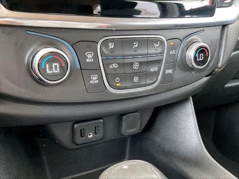 Used 2020 Chevrolet Traverse LS w/ LPO, Blackout Package FWD image 31