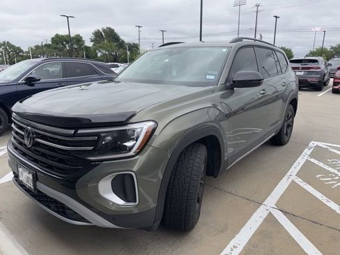 Used 2024 Volkswagen Atlas Peak Edition SE AWD/4WD image 2