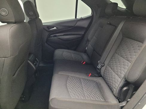 Used 2018 Chevrolet Equinox LT image 18