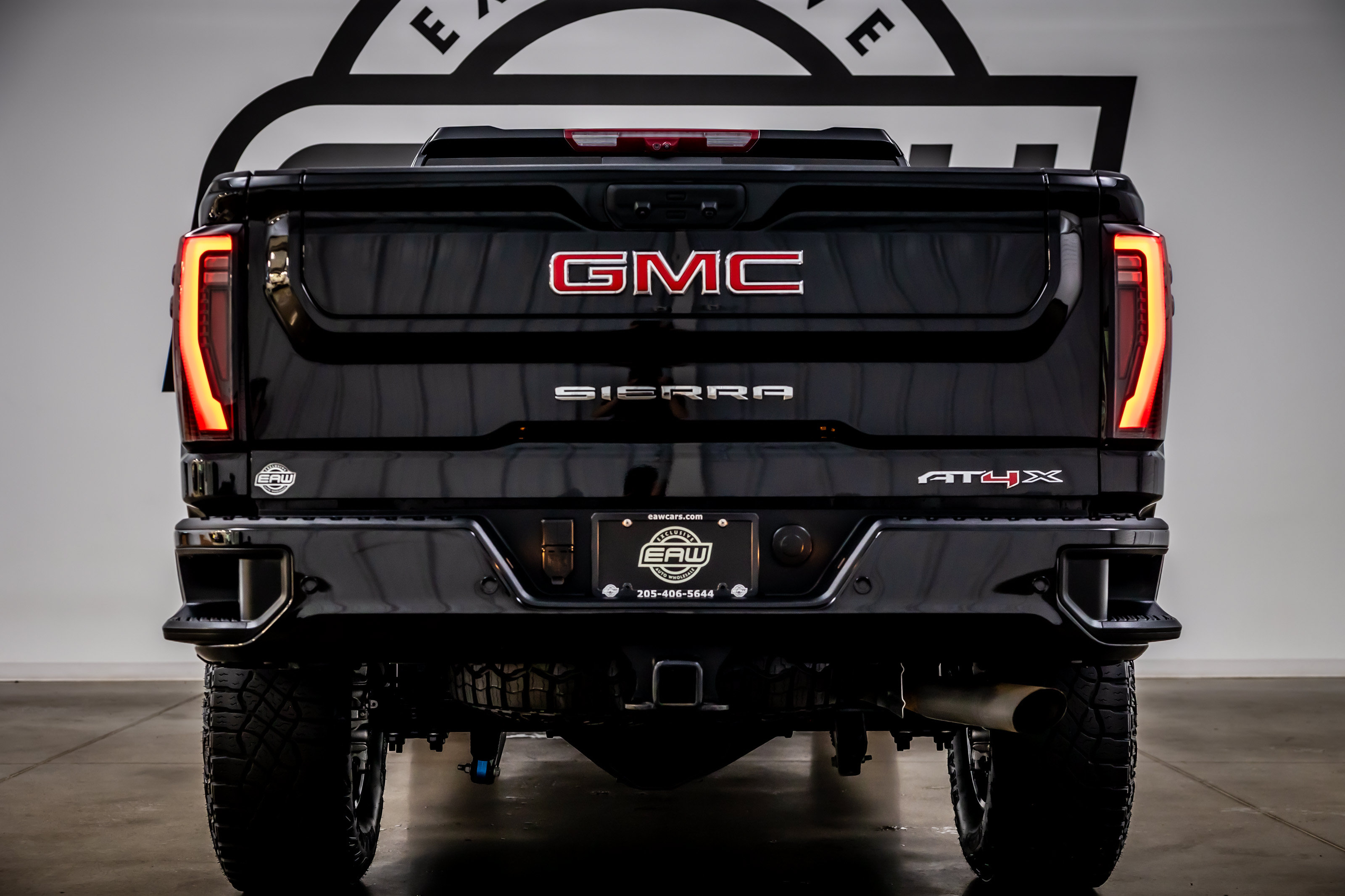 Used 2025 GMC Sierra 2500 AT4X AWD/4WD image 11