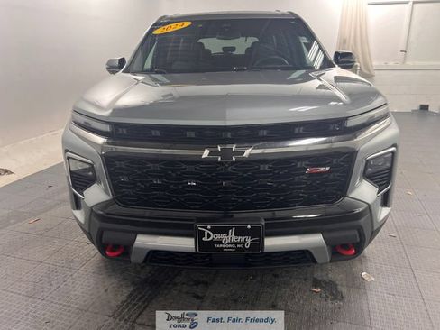 Used 2024 Chevrolet Traverse Z71 AWD/4WD image 2