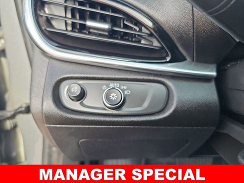 Used 2018 Chevrolet Volt Premier image 24