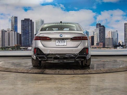 New 2026 BMW 550e xDrive w/ Premium Package image 11