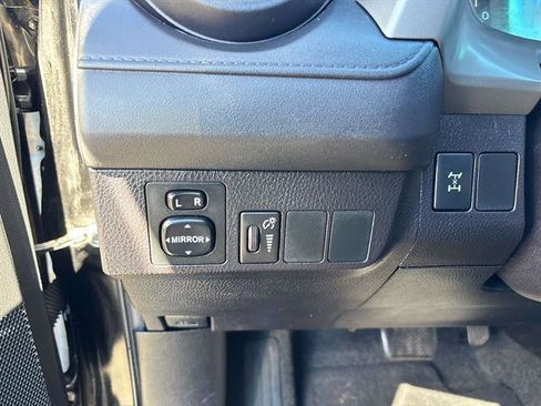 Used 2016 Toyota RAV4 LE image 14
