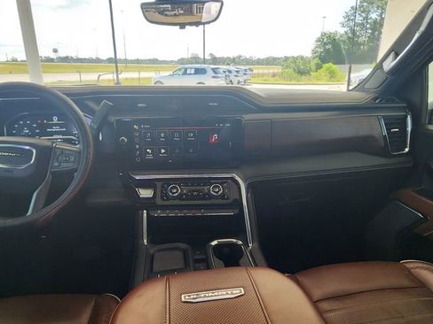 Used 2024 GMC Sierra 3500 Denali Ultimate AWD/4WD image 19