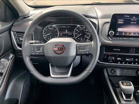 Certified 2025 Nissan Rogue SV image 6