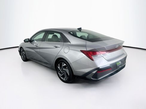 Used 2025 Hyundai Elantra Limited FWD image 5