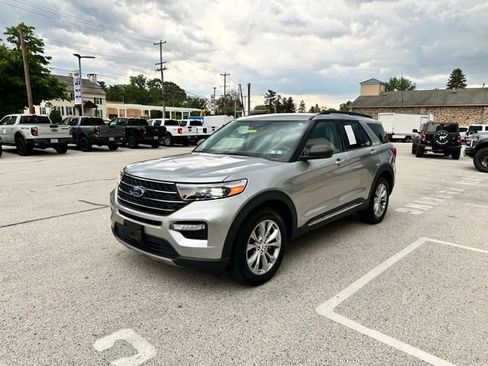 Certified 2024 Ford Explorer XLT w/ Equipment Group 202A AWD/4WD image 5
