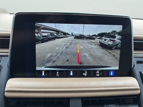 Used 2023 Chevrolet Tahoe Premier AWD/4WD image 21