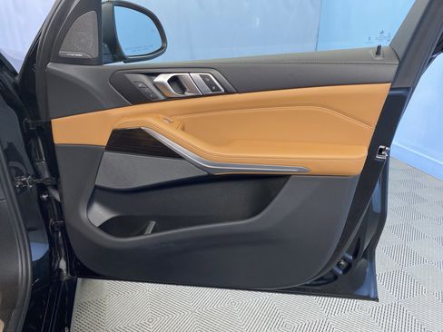 Used 2024 BMW X7 xDrive40i w/ Premium Package image 41