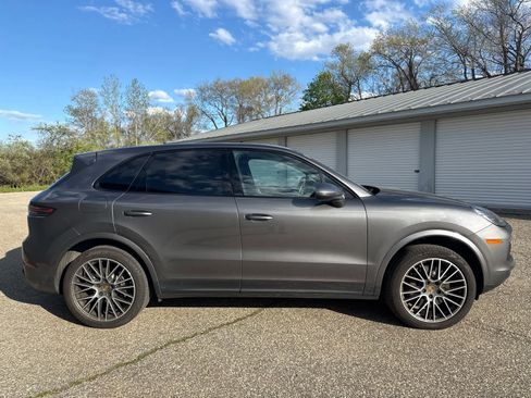 Used 2021 Porsche Cayenne AWD/4WD image 6