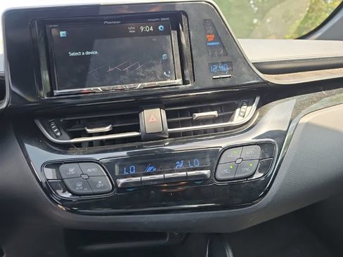 Used 2018 Toyota C-HR XLE FWD image 17