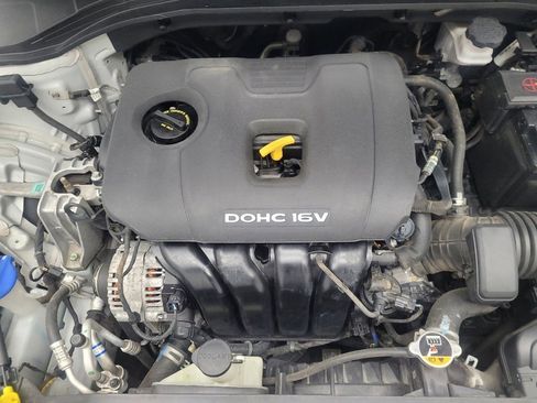 Used 2017 Hyundai Elantra Limited image 30