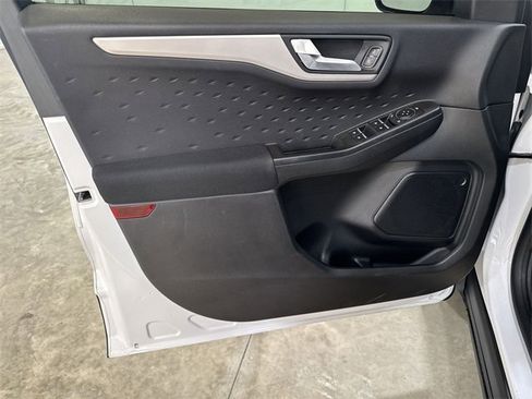 Used 2020 Ford Escape SE image 22