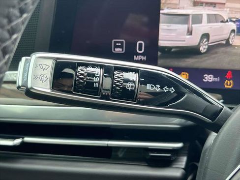 Used 2026 Cadillac Escalade ESV Platinum Sport w/ LPO, ONYX Package AWD/4WD image 28