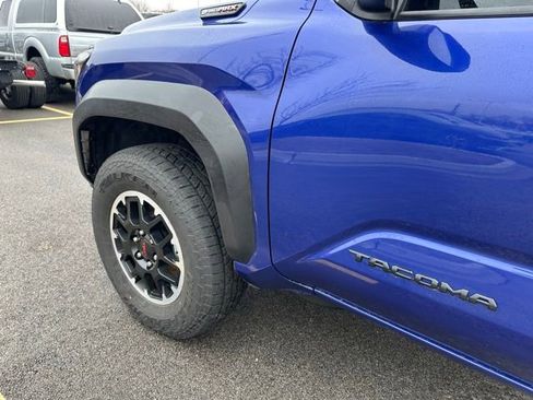 Used 2025 Toyota Tacoma TRD Off-Road w/ TRD Off Road Upgrade Package AWD/4WD image 8