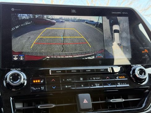 Used 2022 Toyota Highlander Limited image 14